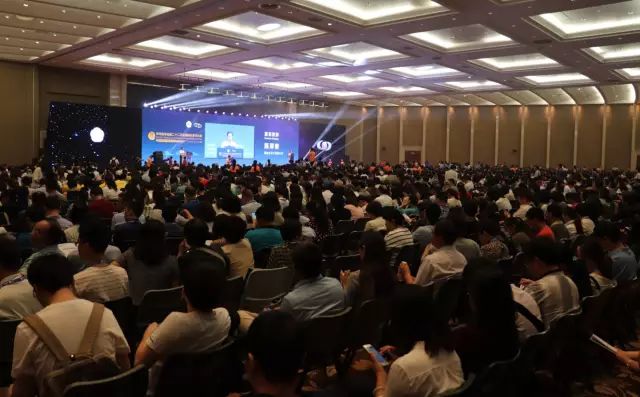  眼科医院集团本部：厦门大学附属厦门眼科中心总院长、厦门眼科中心眼科研究所所长黎晓新教授被授予中美眼科学会眼科科学研究较高奖——金钥匙奖，以表彰她为我国眼科科研事业作出.jpg