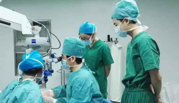 华厦眼科医院杨付合院长——看一个病人交一个朋友，做一台手术出一台精品 4.jpg