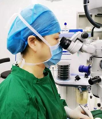 2月12日厦门眼科中心潘美华教授将在烟台康爱眼科医院为斜视患者手术.jpg