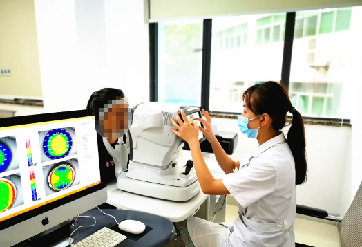 8月31日上午，近视1100度援鄂护士梁燕将在重庆华厦眼科医院接受ICL摘镜近视手术2.png