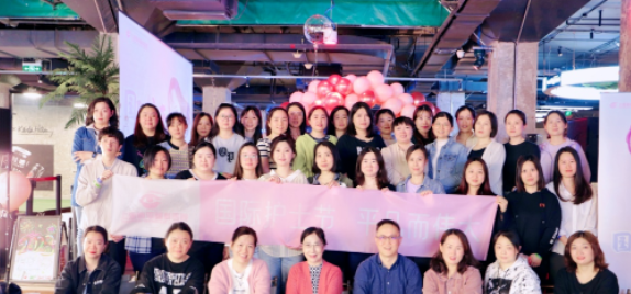 我们的护士，我们的未来——上海和平眼科医院开展致敬白衣天使团建活动1.png