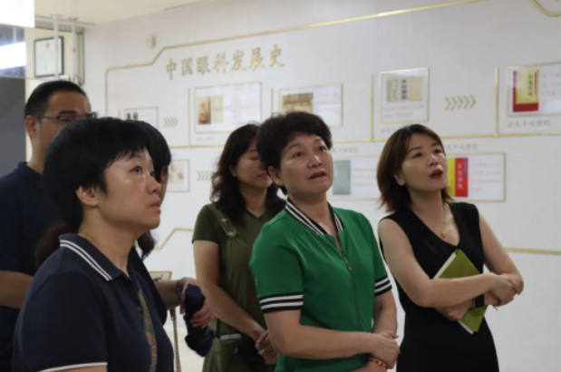 厦门市总工会党组成员、二级巡视员陈幼萍走访厦门眼科中心2.png