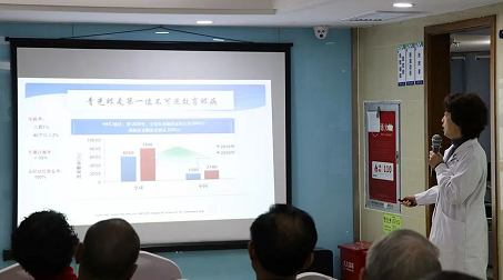 3月10日上午，深圳华厦眼科医院“早查监控，守护光明”大型青光眼公益科普讲座在六楼 举行，本次活动旨在让更多人了解青光眼的潜在危害、重视眼检查， 预防青光眼。由深圳华厦眼科医院青光眼病科 席专家成洪波博士、傅培副院长现场面对面解答疑问，与参会者的互动交流，让更多深圳市民提*对青光眼的认识与防治知识2.png
