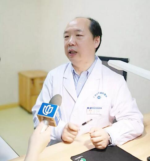 上海和平眼科医院举办重阳节白内障公益复明名家大讲堂活动3.jpg