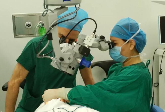 厦门眼科中心青光眼内窥镜的应用引无数患者点赞2.jpg