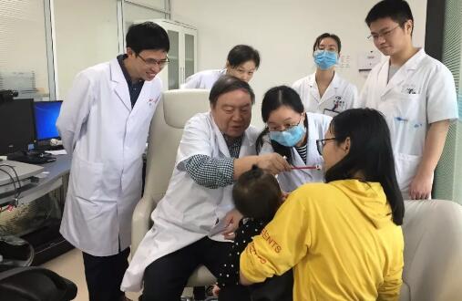 亚太地区 眼科临床导师的MARK TSO金苹果奖：厦门眼科中心黎晓新教授赵堪兴教授先后斩获1.jpg