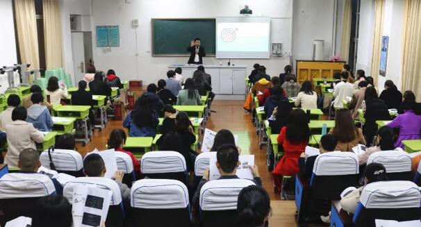 4月12日福州眼科医院联合福建师范大学附属小学开展主题为“近视防控家庭行动处方”的家长会1.jpg