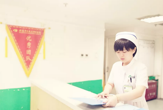 十年间始终把患者当朋友——华厦眼科王娟护士长