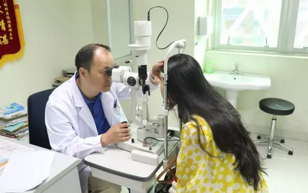 厦门眼科中心屈光医生提醒：高考生近视手术要注意这些事项1.png