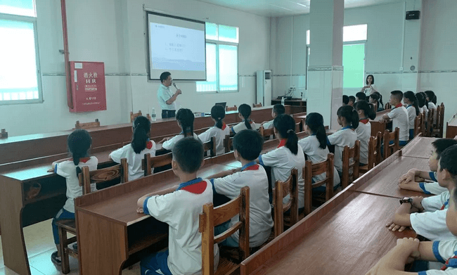 佛山华厦眼科医院“防控近视 科学矫正”健康知识进校园公益讲座佛山市禅城区江洲小学1.png