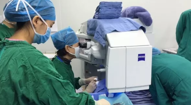 高考结束后郑州视光眼科医院近视手术就进入了高峰期1.png