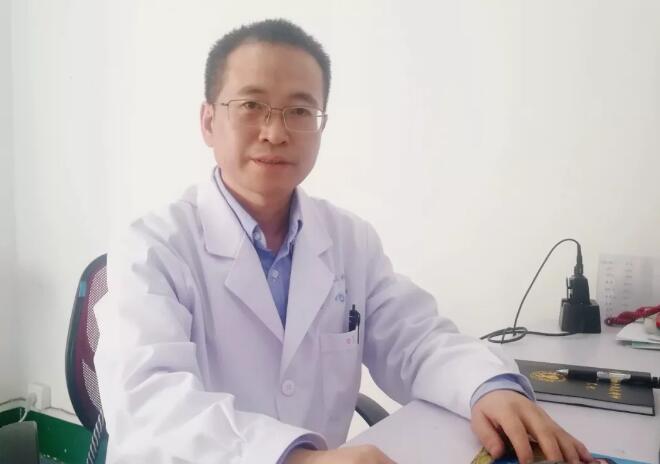 他既像个严苛的老师，又像个慈爱的父亲——南平华厦眼科医院胡甫密院长