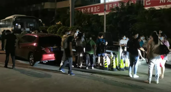 深夜集结通宵达旦 只为“封停”, 莆田华厦眼科医院的责任担当值得点赞3.png