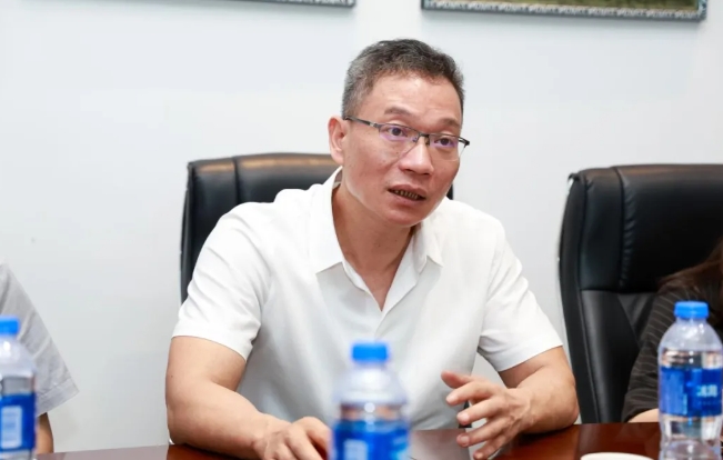 点滴爱心，点亮光明!中国华侨公益基金会领导莅临华厦眼科调研指导3.png