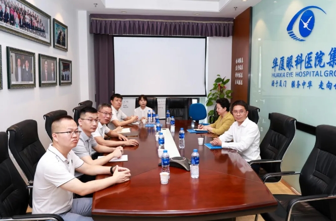 点滴爱心，点亮光明!中国华侨公益基金会领导莅临华厦眼科调研指导7.png